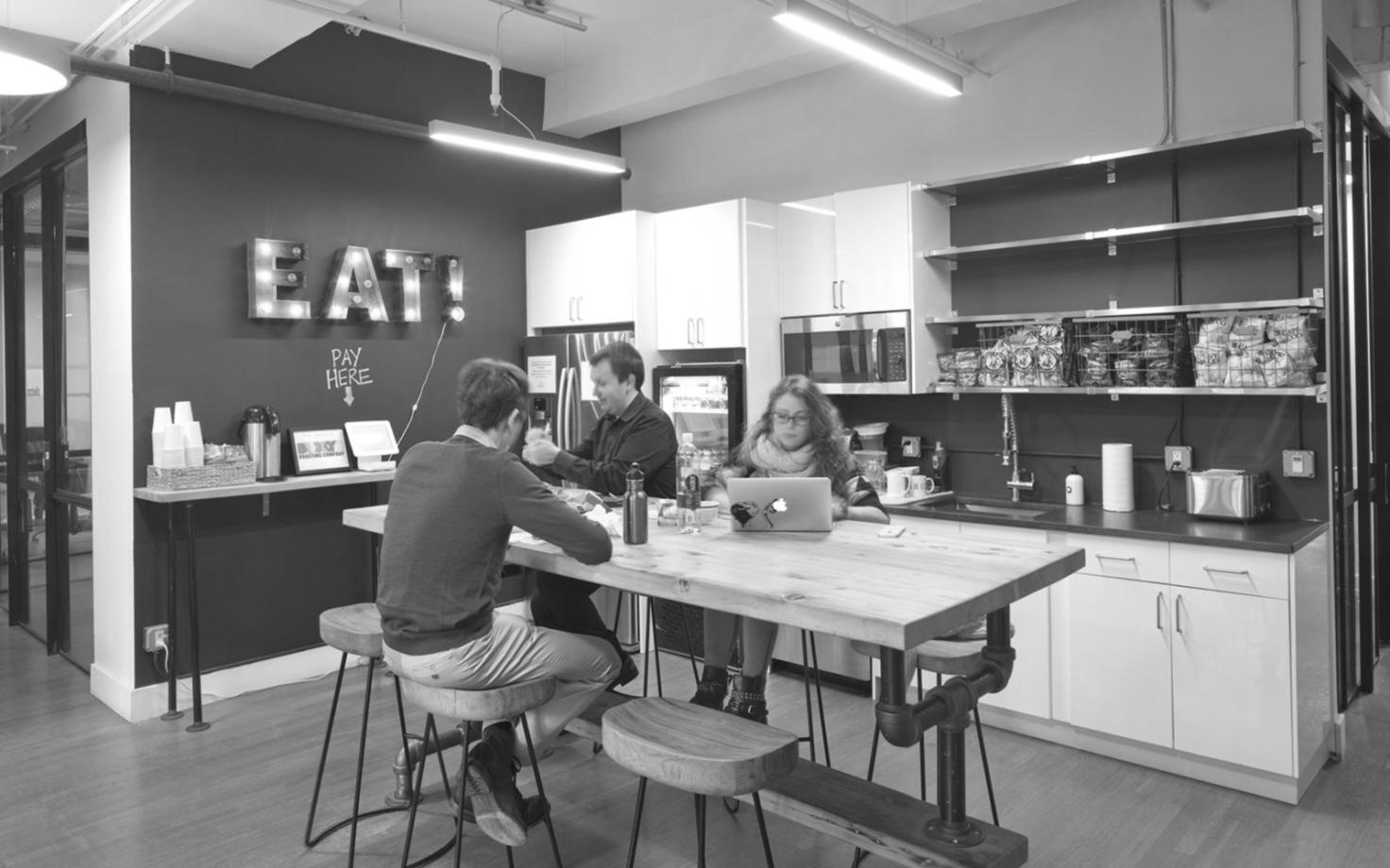 Современное рабочее место для изучения финансовой терминологии